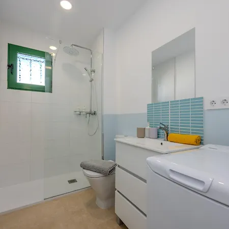 San Fermin, Ac, 500mbps, Parking, 9 Mins To 公寓 卡门港
