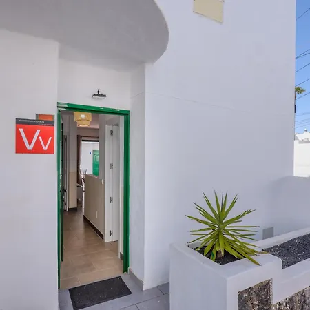 Apartamento San Fermin, Ac, 500mbps, Parking, 9 Mins To Puerto del Carmen (Lanzarote)
