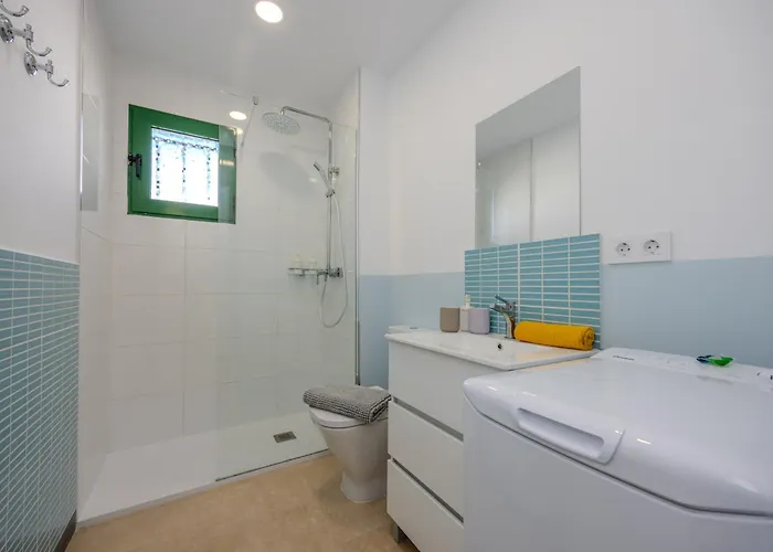 San Fermin, Ac, 500mbps, Parking, 9 Mins To Apartament Puerto del Carmen (Lanzarote)